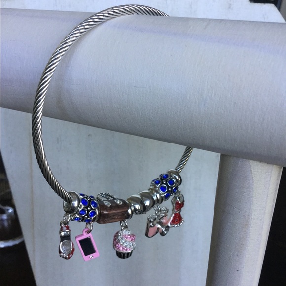 🎂Hallmark Charm Bracelet🎂 - Picture 7 of 8
